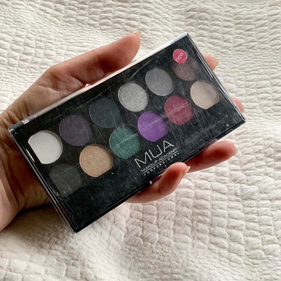 MUA Makeup Academy Professional Glamour Nights Eyeshadow Palette - Picture 4 of 4